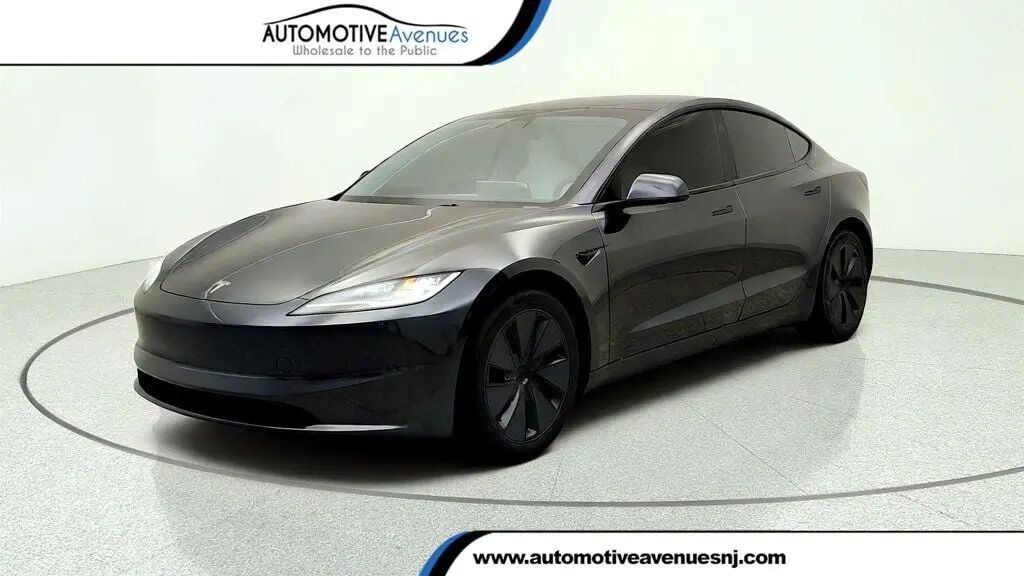 2025 Tesla Model 3 Long Range — photo 1 of 7