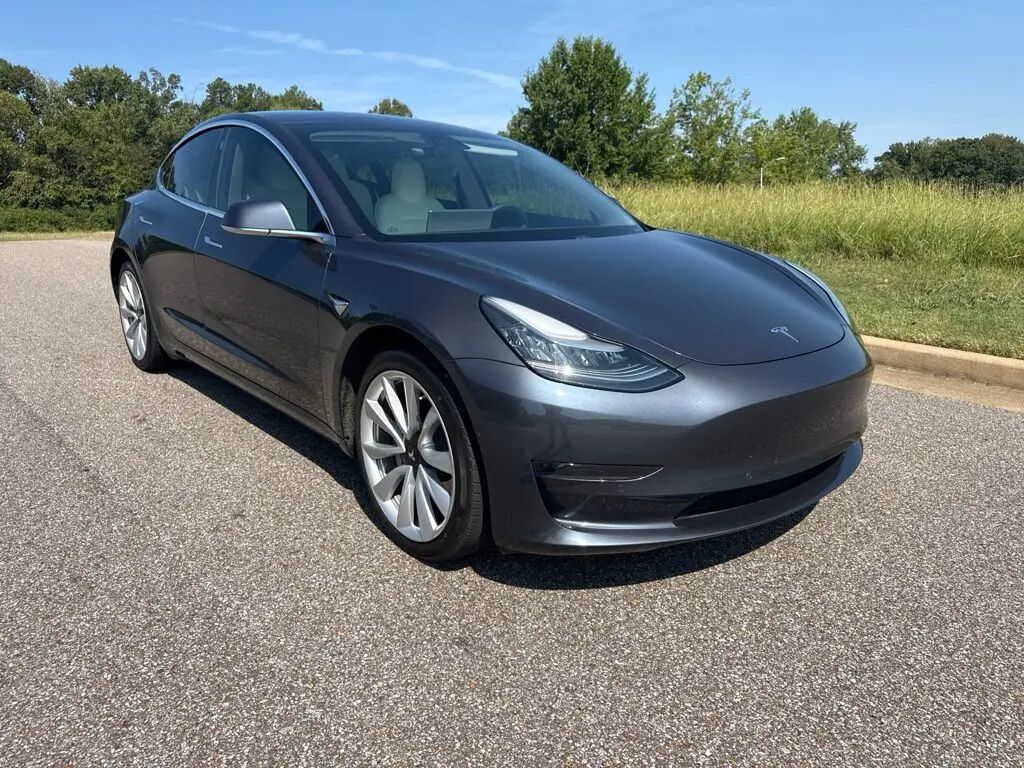 2019 Tesla Model 3 Mid Range — photo 1 of 2