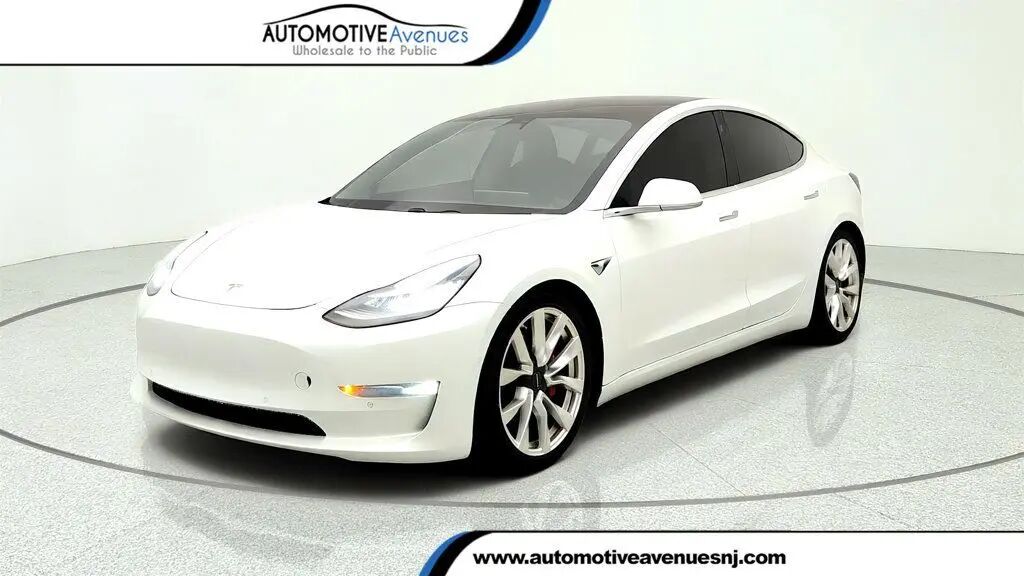 2019 Tesla Model 3 Performance — photo 1 of 13