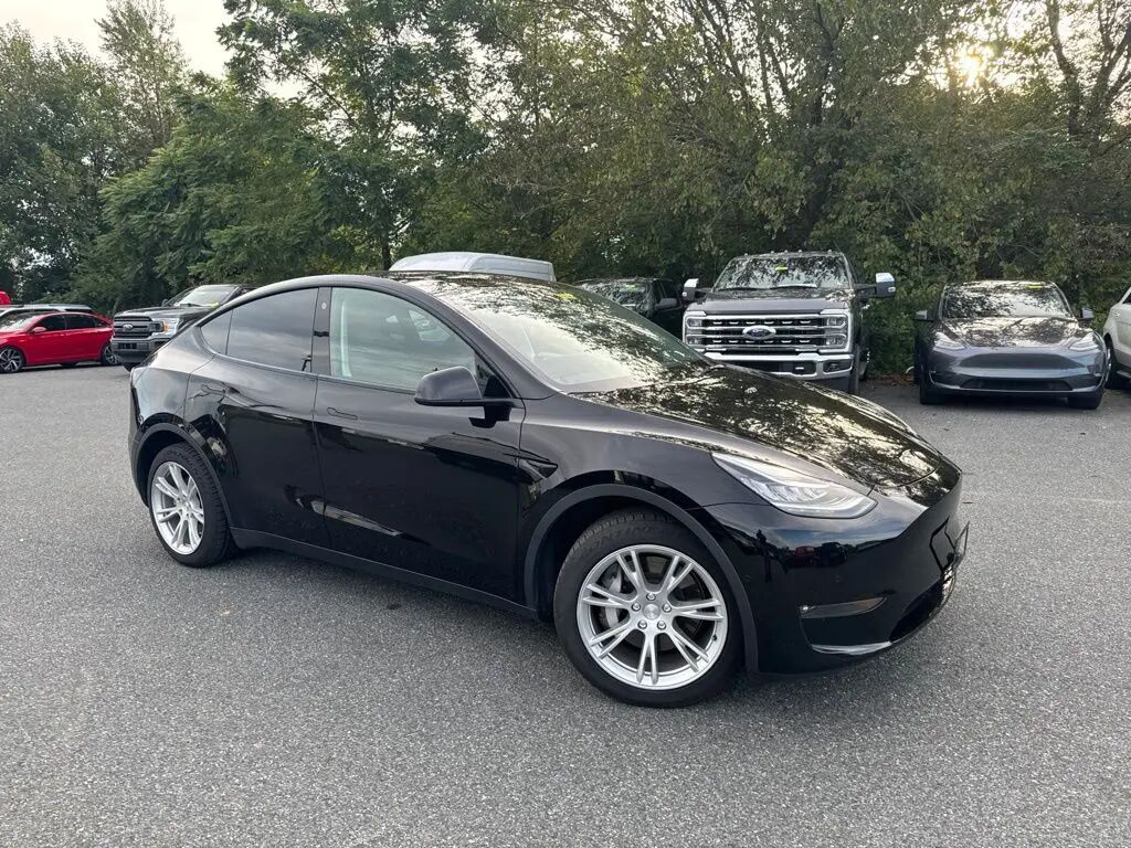 2021 Tesla Model Y Long Range — photo 1 of 13