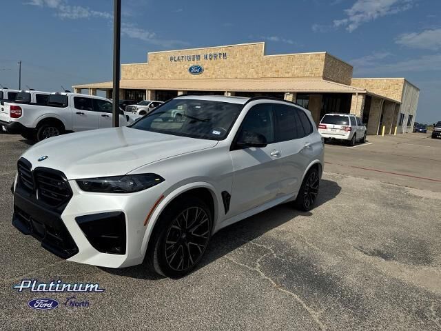 2025 BMW X5 M Competition — photo 1 of 4