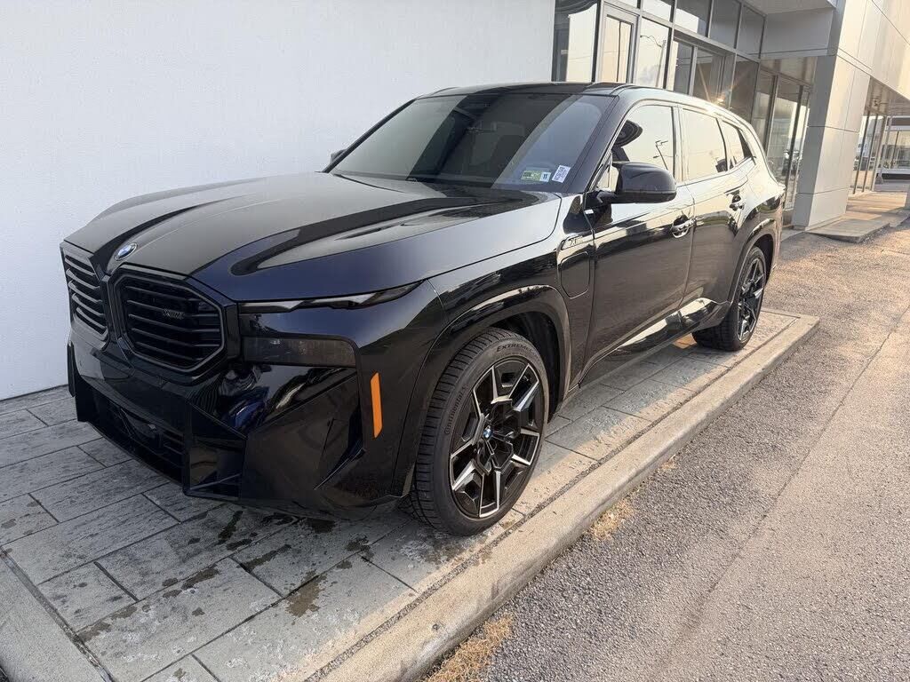 2025 BMW XM Base — photo 1 of 15