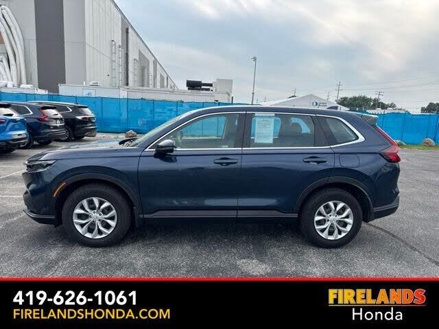 2023 Honda CR-V LX — photo 1 of 2