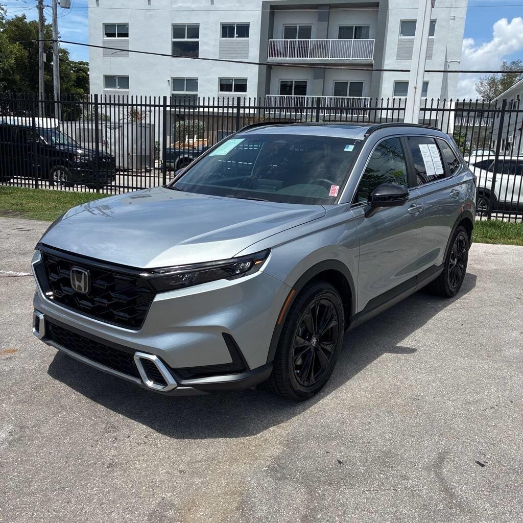 2024 Honda CR-V Hybrid Sport Touring — photo 1 of 3
