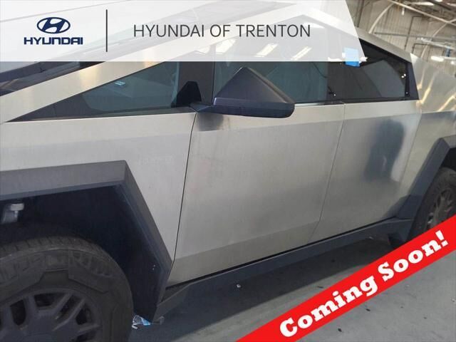 2024 Tesla Cybertruck Base — photo 1 of 4