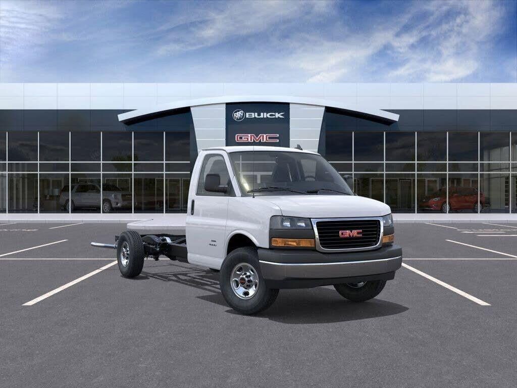 2025 GMC Savana 3500 — photo 1 of 1