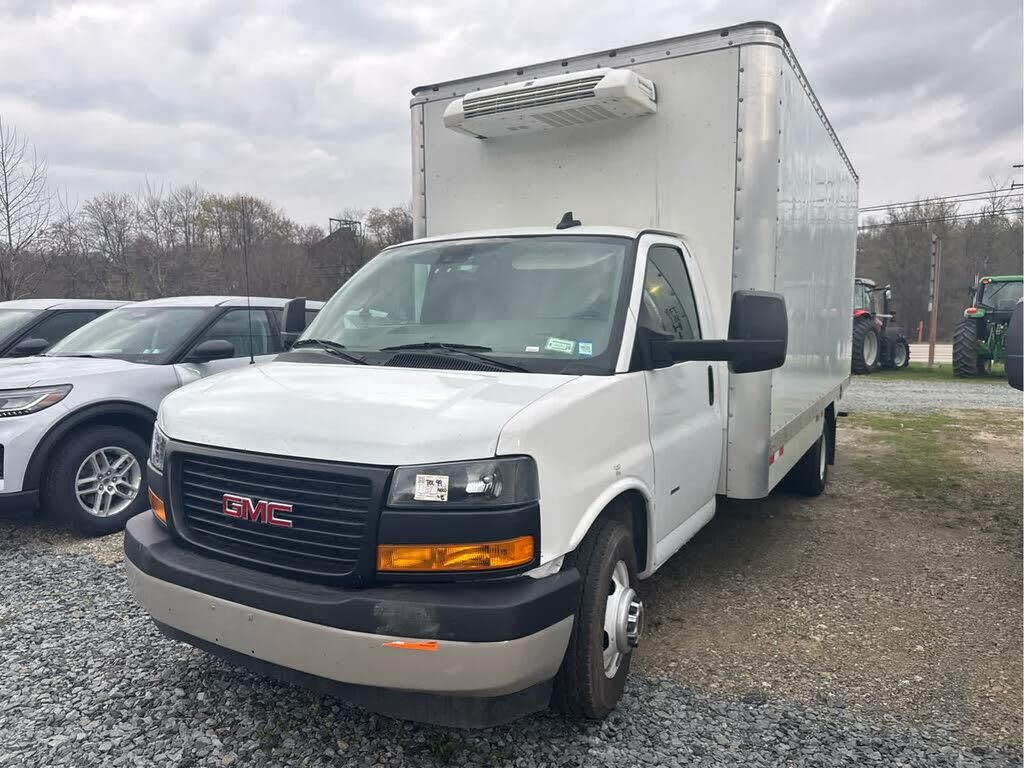 2024 GMC Savana 3500 — photo 1 of 1