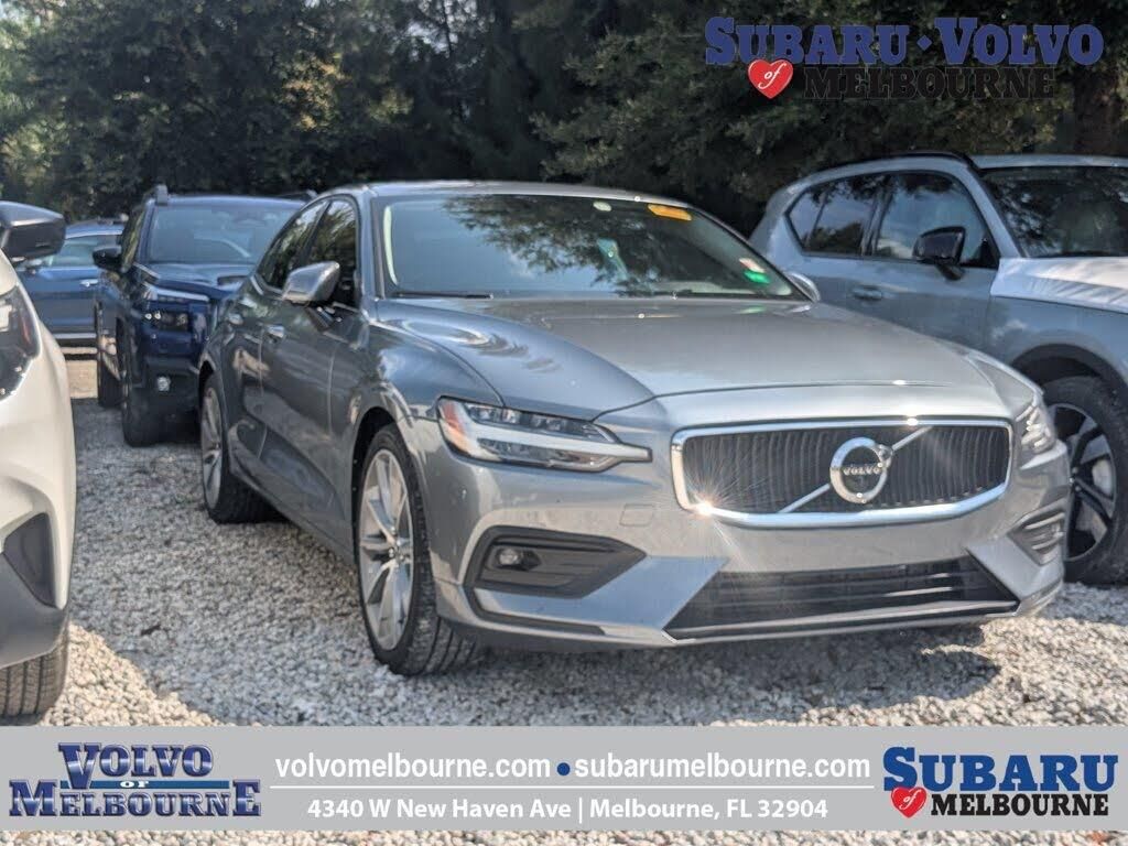2021 Volvo S60 T5 Momentum — photo 1 of 14