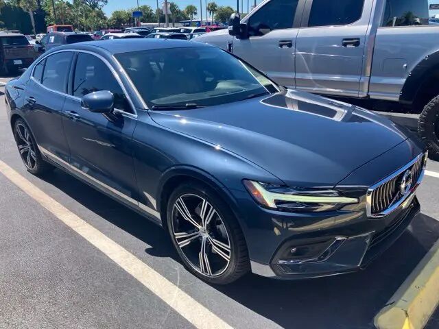 2021 Volvo S60 T5 Inscription — photo 1 of 3