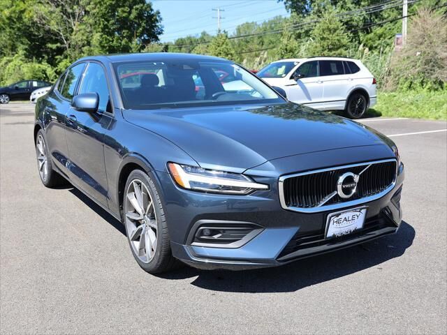 2021 Volvo S60 T6 Momentum
