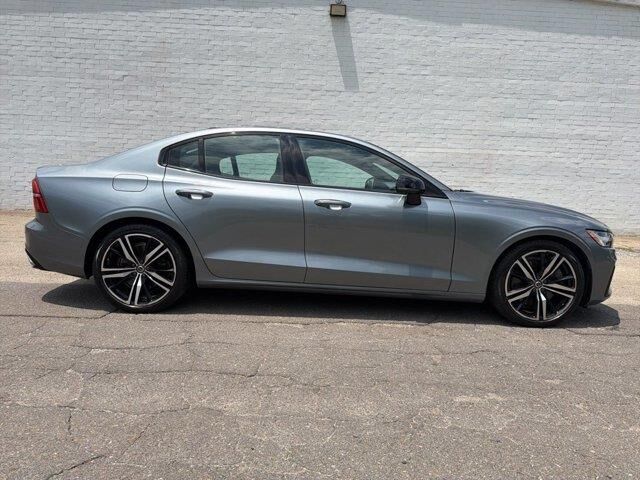 2019 Volvo S60 T6 R-Design