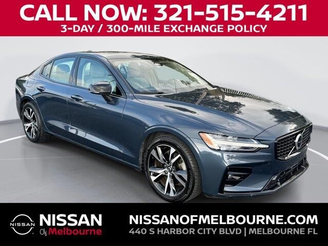 2024 Volvo S60 B5 Core Dark Theme — photo 1 of 13