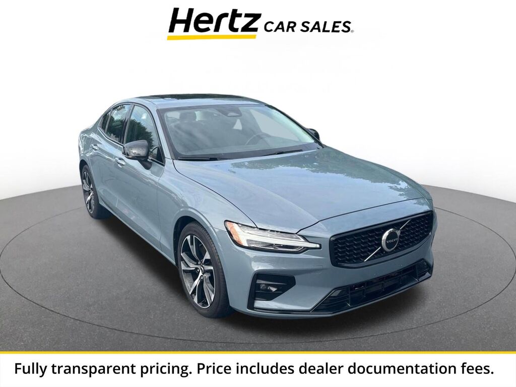 2024 Volvo S60 Core Dark Theme — photo 1 of 13