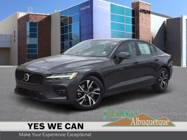 2024 Volvo S60 B5 Core Dark Theme