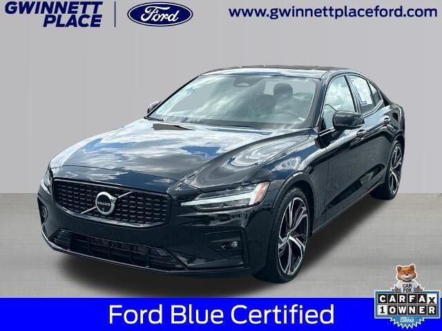 2024 Volvo S60 B5 Plus Dark Theme — photo 1 of 48