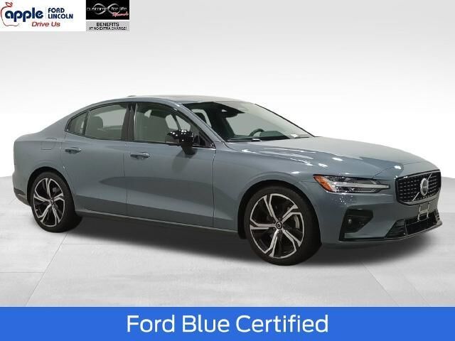 2024 Volvo S60 B5 Plus Dark Theme