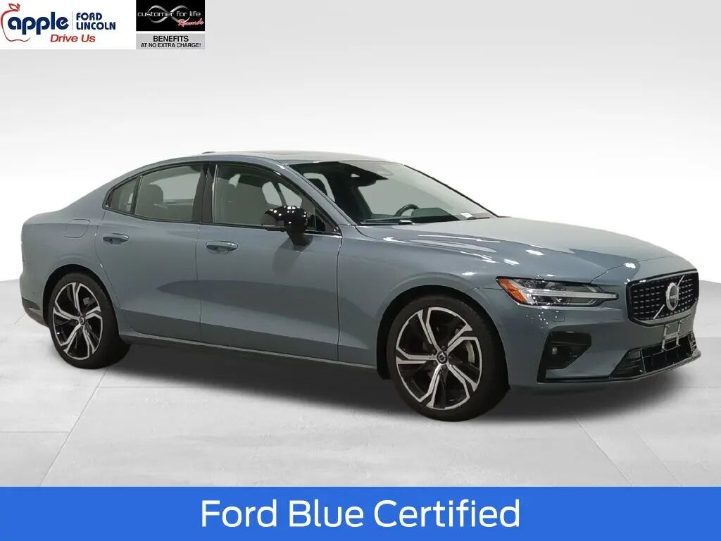 2024 Volvo S60 B5 Plus Dark Theme — photo 1 of 13