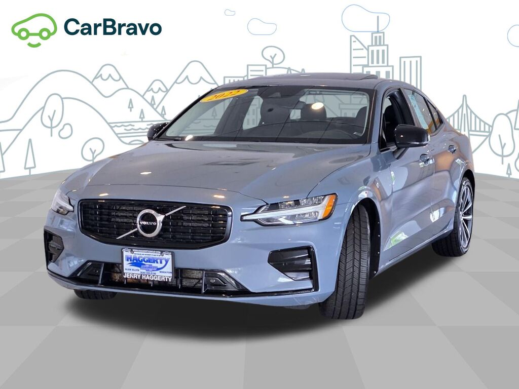 2022 Volvo S60 Momentum — photo 1 of 6