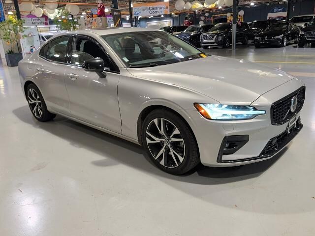 2025 Volvo S60 B5 Core