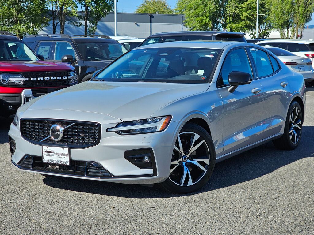 2025 Volvo S60 B5 Core — photo 1 of 13