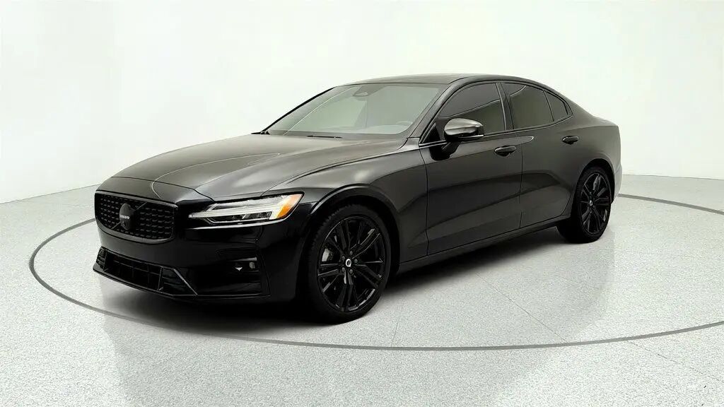 2024 Volvo S60 B5 Plus Black Edition — photo 1 of 26