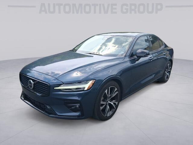 2024 Volvo S60 B5 Core Dark Theme