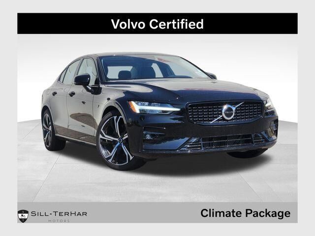 2024 Volvo S60 B5 Core Dark Theme