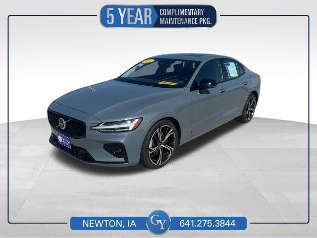 2024 Volvo S60 B5 Core Dark Theme