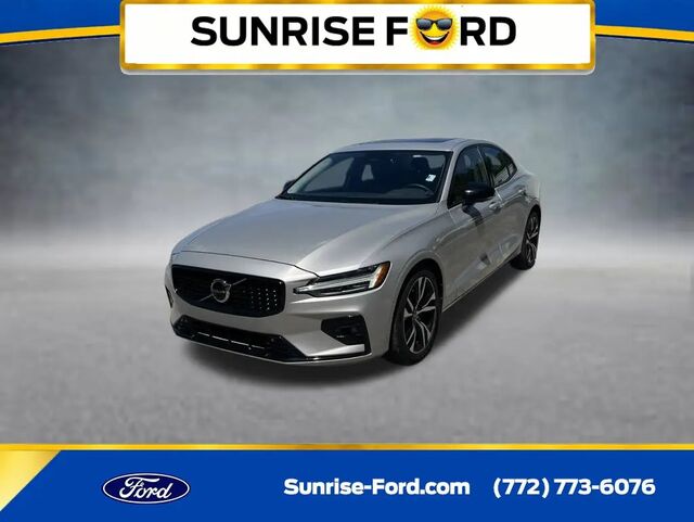 2024 Volvo S60 B5 Plus Dark Theme