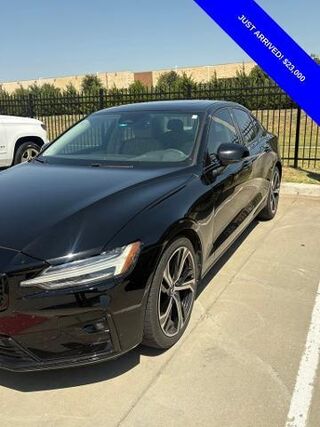 2023 Volvo S60 B5 Plus Dark Theme