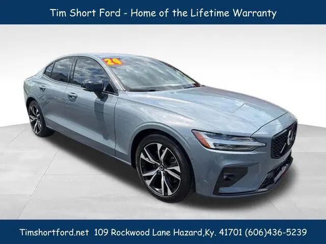 2024 Volvo S60 B5 Plus Dark Theme