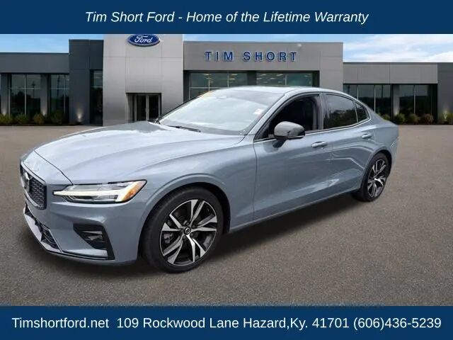 2024 Volvo S60 B5 Plus Dark Theme