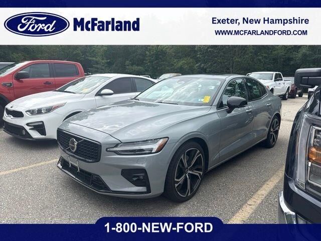 2024 Volvo S60 B5 Plus Dark Theme — photo 1 of 8