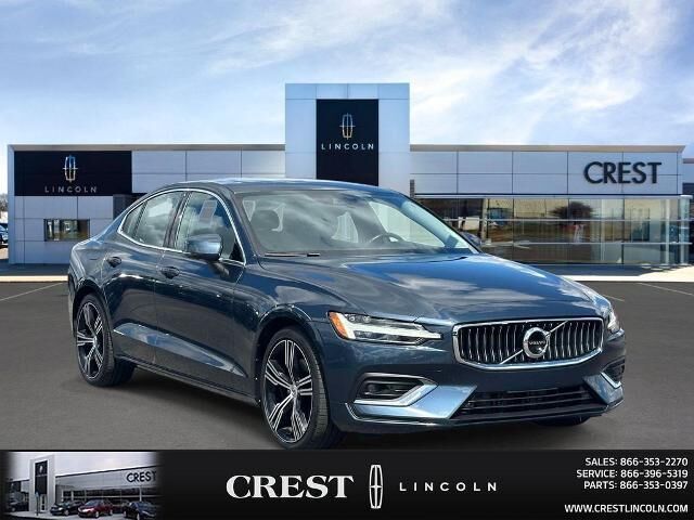 2022 Volvo S60 B5 Inscription — photo 1 of 13