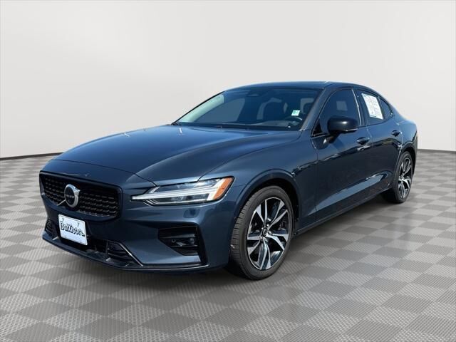 2023 Volvo S60 B5 Plus Dark Theme — photo 1 of 21