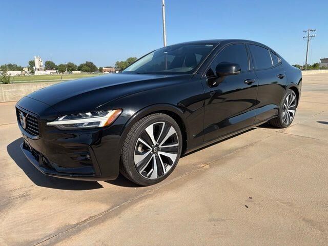 2022 Volvo S60 B5 Momentum
