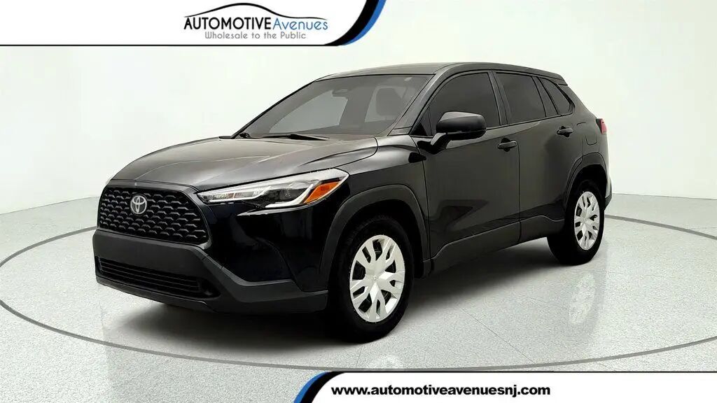 2025 Toyota Corolla Cross L — photo 1 of 26