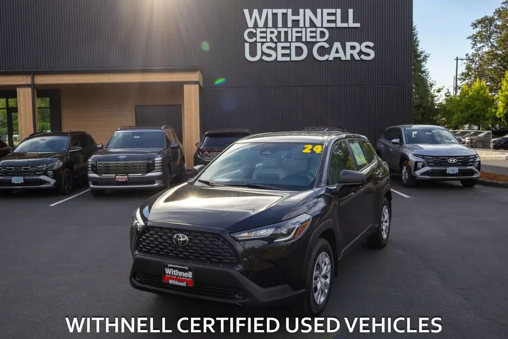 2024 Toyota Corolla Cross L — photo 1 of 13