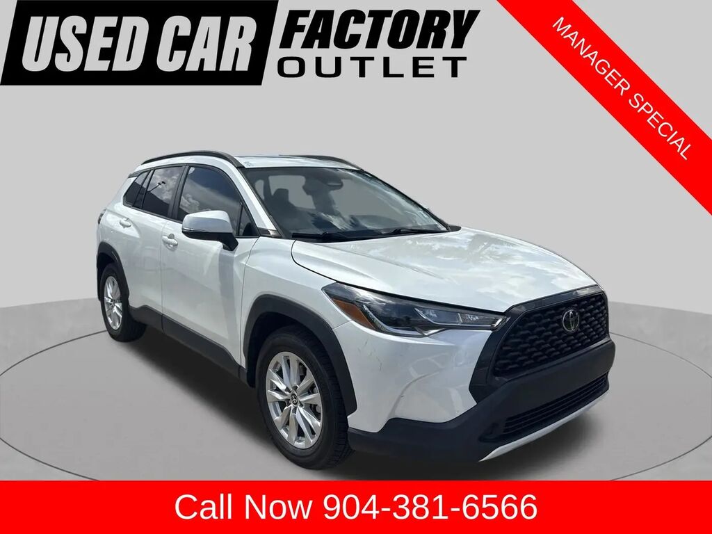 2024 Toyota Corolla Cross LE — photo 1 of 13