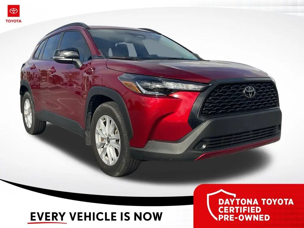 2025 Toyota Corolla Cross LE — photo 1 of 10