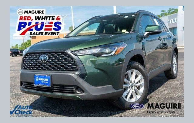 2023 Toyota Corolla Cross LE — photo 1 of 5