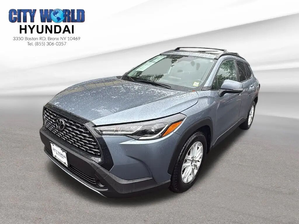 2024 Toyota Corolla Cross LE — photo 1 of 13