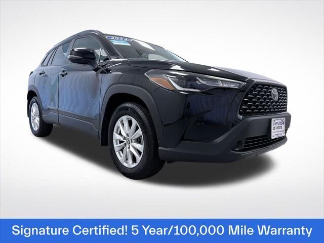 2024 Toyota Corolla Cross LE — photo 1 of 38