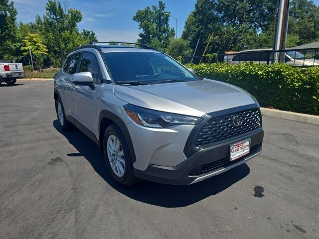 2022 Toyota Corolla Cross LE — photo 1 of 11