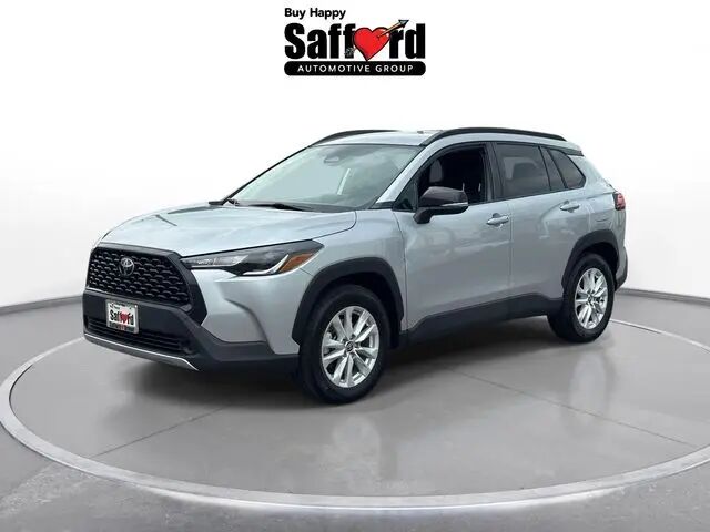 2025 Toyota Corolla Cross LE — photo 1 of 13