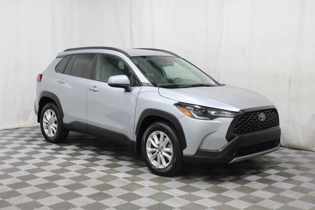 2024 Toyota Corolla Cross LE — photo 1 of 13