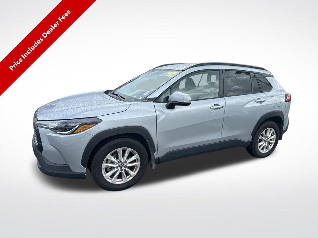 2024 Toyota Corolla Cross LE — photo 1 of 13
