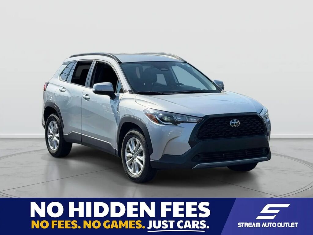 2024 Toyota Corolla Cross LE — photo 1 of 10