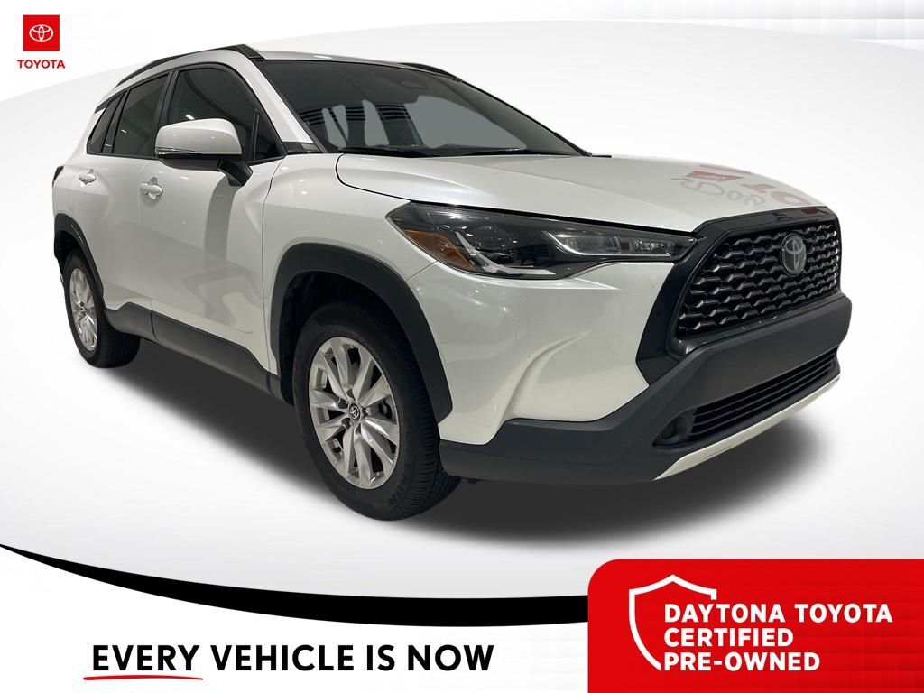2023 Toyota Corolla Cross LE — photo 1 of 13