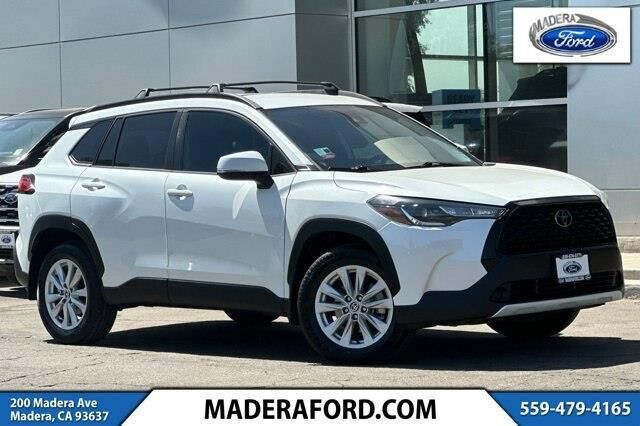 2022 Toyota Corolla Cross LE — photo 1 of 27